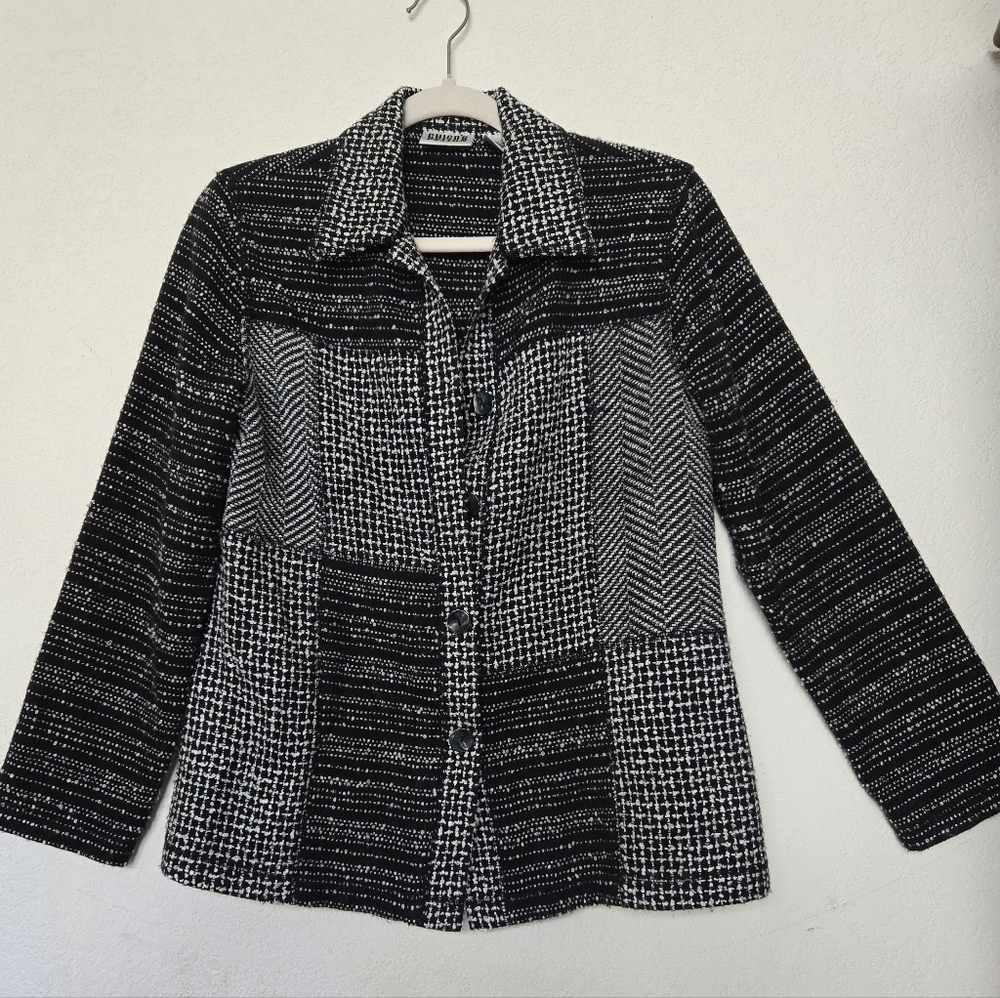Chico's Black and White Patterned Blazer. Size 0